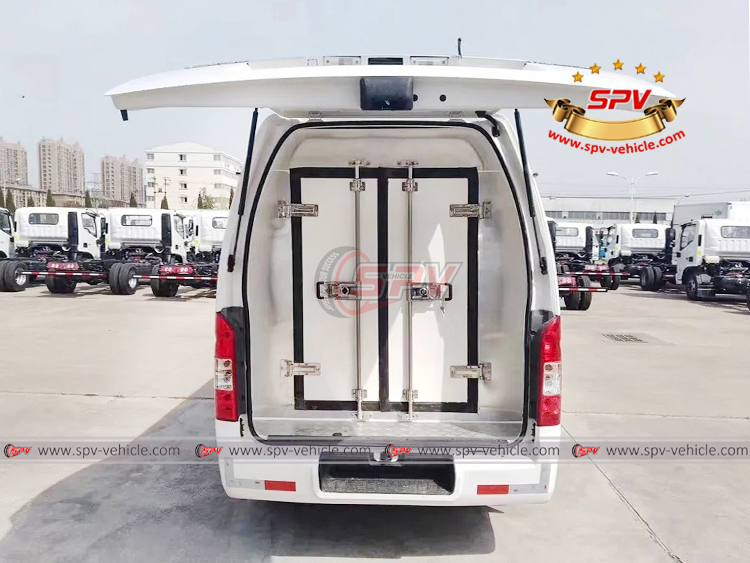 Ambient Vans Foton - Rear Side